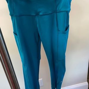 Lululemon cropped blue legging